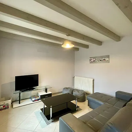 Dom wakacyjny Ferme Du Xixe Siecle Avec Cour Fermee Et Terrasse, Proche Des Gorges De La Loire Et Du Puy-en-velay - Fr-1-582-187